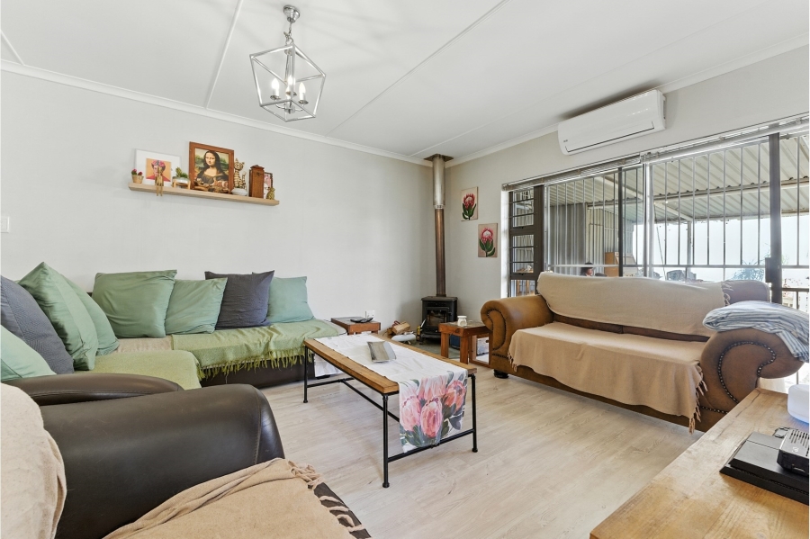 4 Bedroom Property for Sale in Lemoenkloof Western Cape